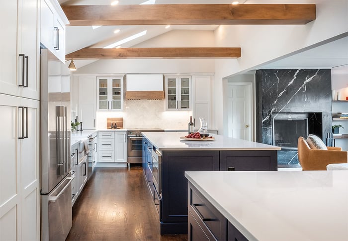1_-_LEAD_PHOTO_DESIGN_BY_THE_JONATHANS_-_KITCHEN_DESIGNER_CT_-_FARMHOUSE_KITCHEN_-_CT_INTERIOR_DESIGNER_-_GUILFORD_CT